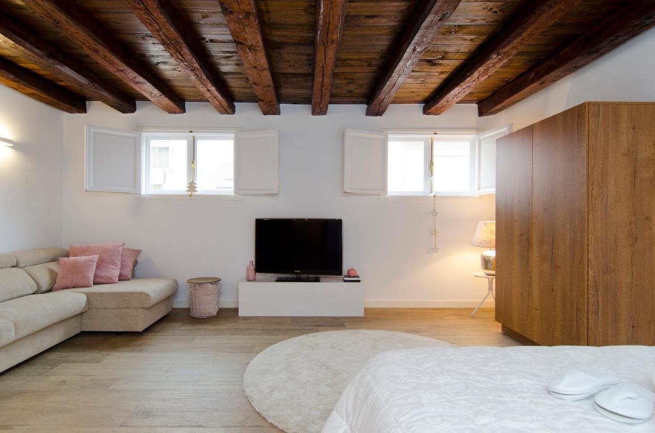 Hellenhost - Gran Vía Apartamento