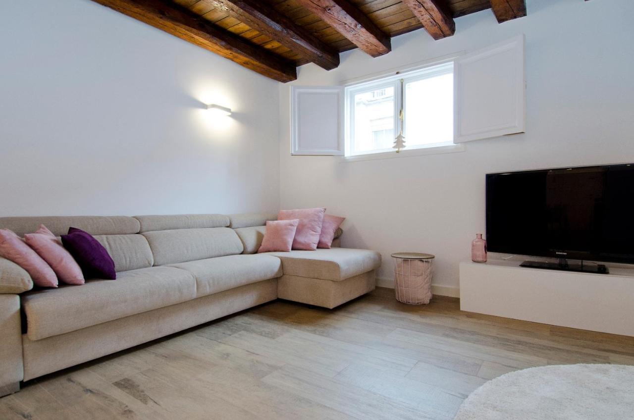 Hellenhost - Gran Vía Apartamento *